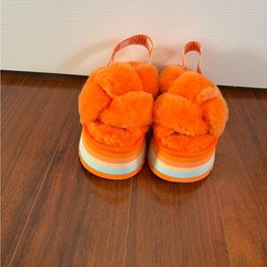 Never Worn - UGG Fluffy Orange Sandals